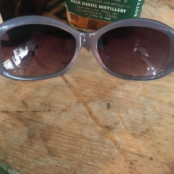 BETSEY JOHNSON Raven Badged UV Sunglasses 36 main image 5